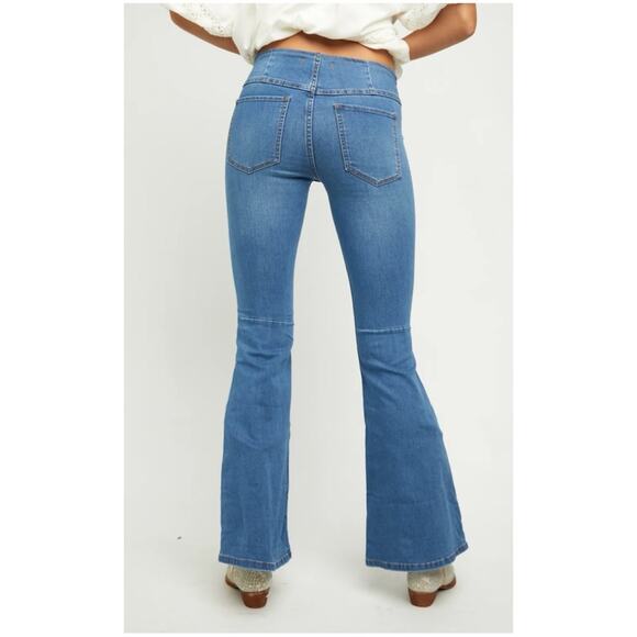 Free People Women’s Sz 26 Penny Pull On Flare Jeans Medium Wash Denim - Picture 2 of 15